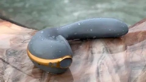 Lora DiCarlo CES, Sex toy