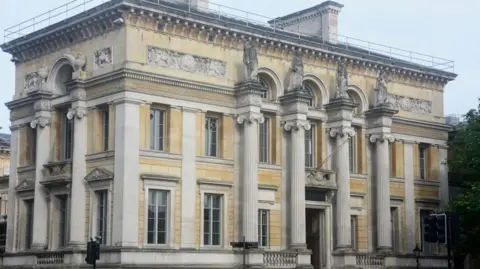 Eye Ubiquitous / Contributor The Ashmolean museum photographed on a cloudy day