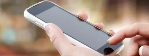 GetUpStudio/Thinkstock mobile phone