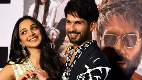 Getty Images Kiara Advani (L) and Shahid Kapoor (R) pose for photographs during the trailer launch of the upcoming Hindi film 'Kabir Singh' in Mumbai on May 13, 2019.