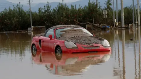 Reuters Car caught in typhoon, Japan
