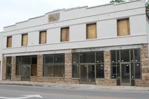 BBC Line of empty stores in Jamestown
