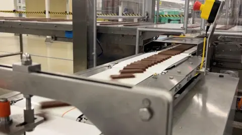 BBC/Nathan Turvey KitKats on the production line