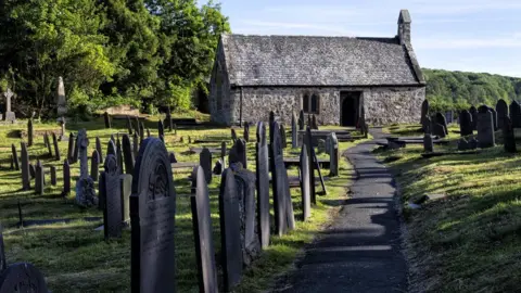 HistoryPoints Photo of the cemetery on Church Island
