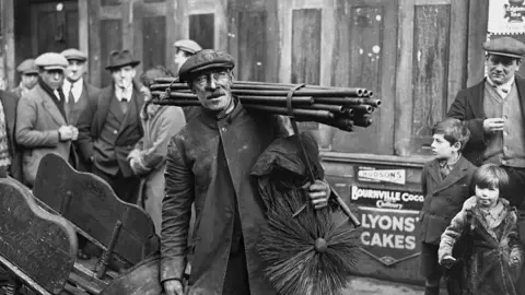 Getty Images/Hulton Deutsch A chimney sweep in Bethnal Green in east London going to his morning's work, 1931