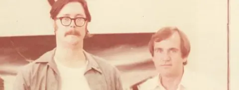 Murderer Edmund Kemper (left) with former FBI agent John E. Douglas (right)