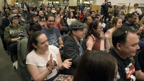 Getty Images : Fans applaud during a signing event for "Star Wars: Women Of The Galaxy" at Barnes & Noble at The Grove on March 06, 2019 in Los Angeles, California.