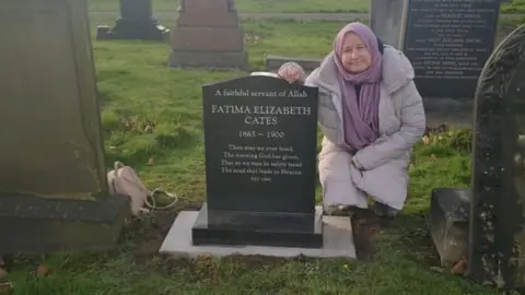 Amirah Scarisbrick Amirah Scarisbrick with the gravestone
