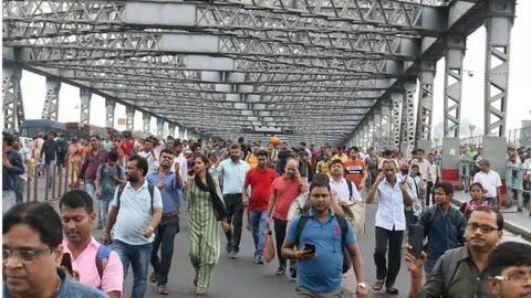 Getty Images Communicators cross Howrah Bridge during Police seal Howrah bridge ,Not allowing public transport due to the Bharatiya Janata Party March Nabanna (State secretariat office) in Kolkata ,India on September 13,2022.