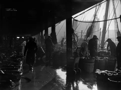 Getty Images Fish being unloaded on the quayside at Hull (1932)