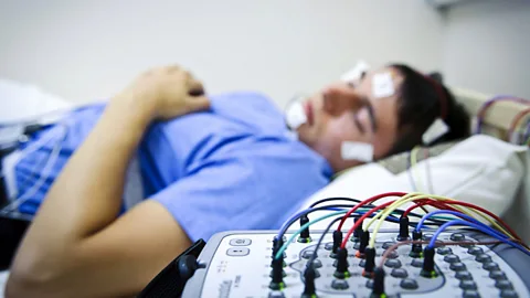 Monitoring brain activity of sleeping people suggests they can't learn new skills while unconscious (SPL)