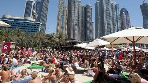 Getty Images Expats gather to watch the royal wedding in Dubai in 2011 (Credit: Getty Images)