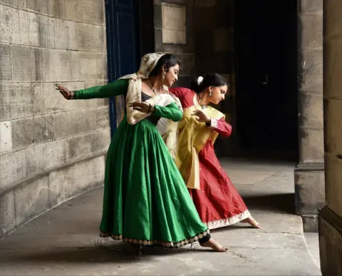 Hermann Rodrigues Dancers at Old College