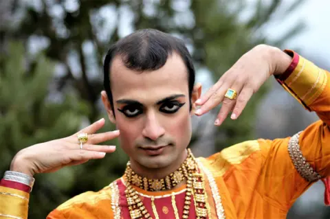 Hermann Rodrigues Mehul Garg, Kathak dancer