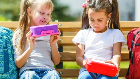 Getty Images girls eating packed lunch
