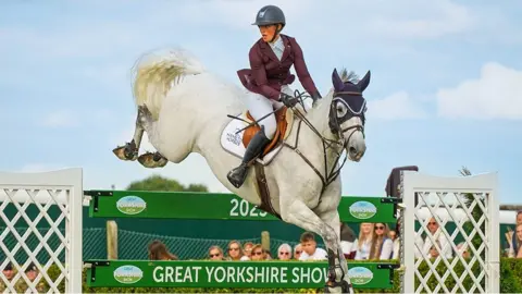 Simon Dewhurst Show jumping