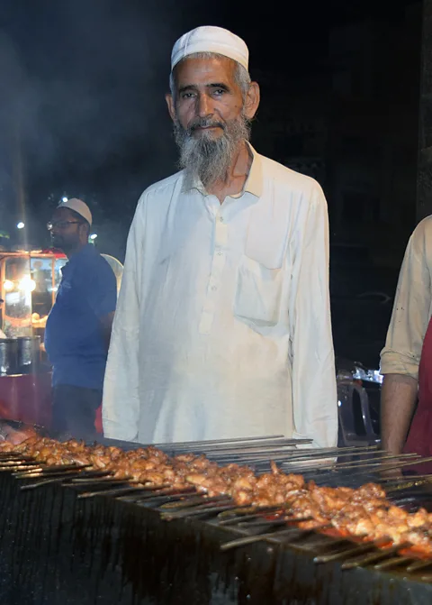 Aysha Imtiaz A Karachi vendor makes the kebabs for paratha rolls (Credit: Aysha Imtiaz)