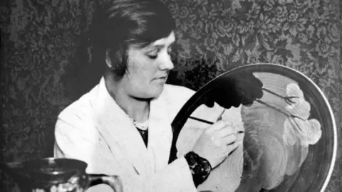 ClariceCliff.com Clarice Cliff