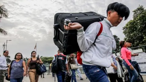 AFP Venezuelans cross the Simon Bolivar International Bridge into the Colombian border city of Cucuta on January 10, 2019