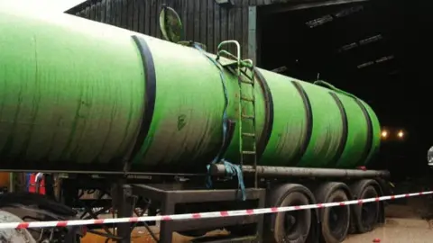 Leicestershire Police Haulage tanker of pig feed
