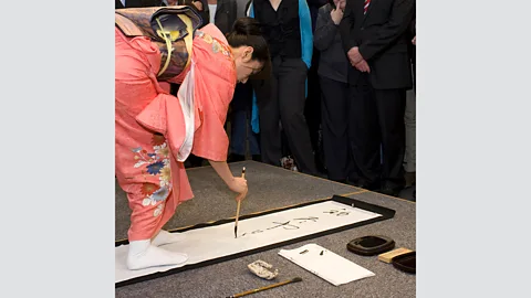 Kaoru Akagawa Today, Kaoru Akagawa uses Kana, a mostly forgotten script traditionally used by Japanese women, in her art (Credit: Kaoru Akagawa)