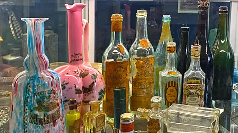 Galeri Birzamanlar Orlando Carlo Calumeno Collection and Archive Today, vintage kolonya bottles have become coveted collectors' items (Credit: Galeri Birzamanlar Orlando Carlo Calumeno Collection and Archive)