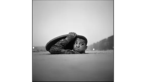 The Gordon Parks Foundation The Invisible Man, Harlem, New York, 1952 (Credit: The Gordon Parks Foundation. Courtesy the Gordon Parks Foundation and Jack Shainman Gallery, New York)