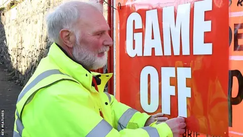 Rex Features Game off sign